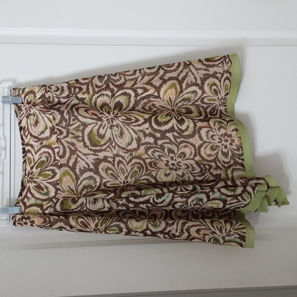 Worthington Petite, Size 6P Pale Green & Tan Skirt Mod Floral Pattern